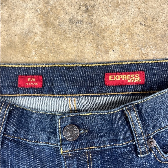 Express Dark Blue Eva Fit and Flare trouser Jeans
Size: 10s (See measurement) - Picture 2 of 9